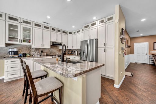 Listing photo thumbnail