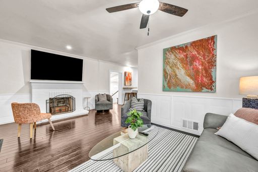 Listing photo thumbnail