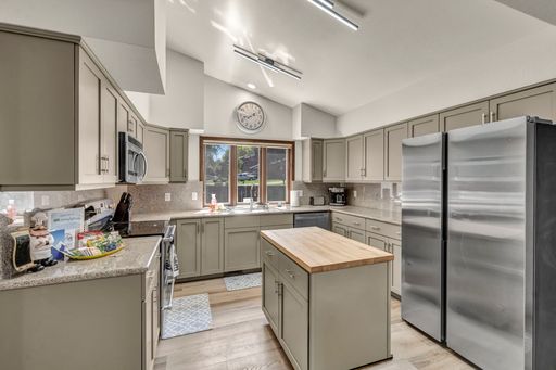 Listing photo thumbnail