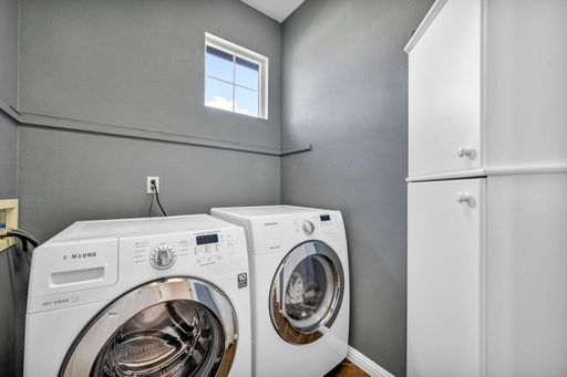 Listing photo thumbnail