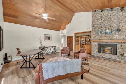 Listing photo thumbnail