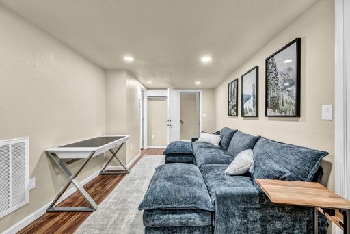Listing photo thumbnail