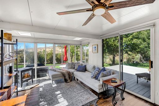 Listing photo thumbnail