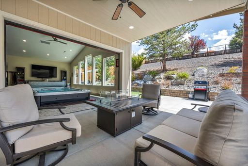 Listing photo thumbnail