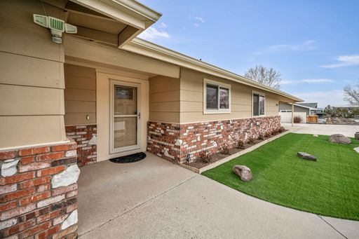 Listing photo thumbnail