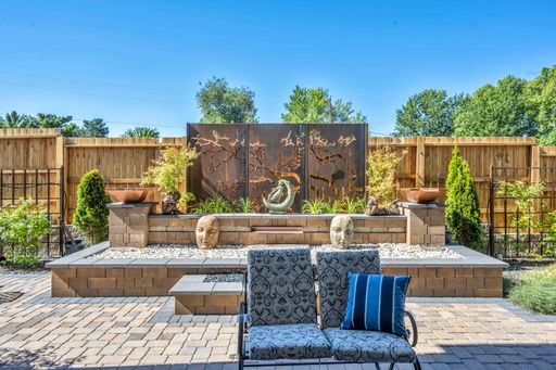Listing photo thumbnail