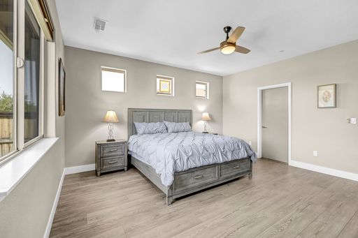 Listing photo thumbnail