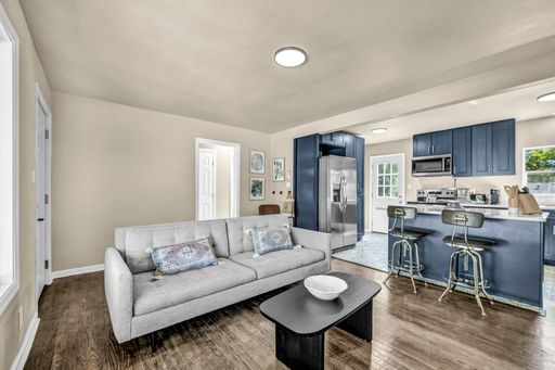 Listing photo thumbnail