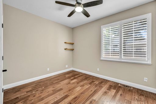 Listing photo thumbnail