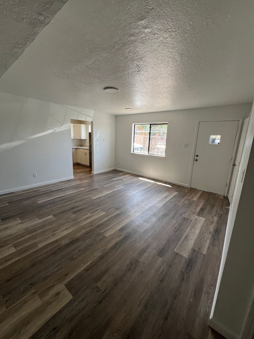 Albuquerque Apartment: 2009 High st SE