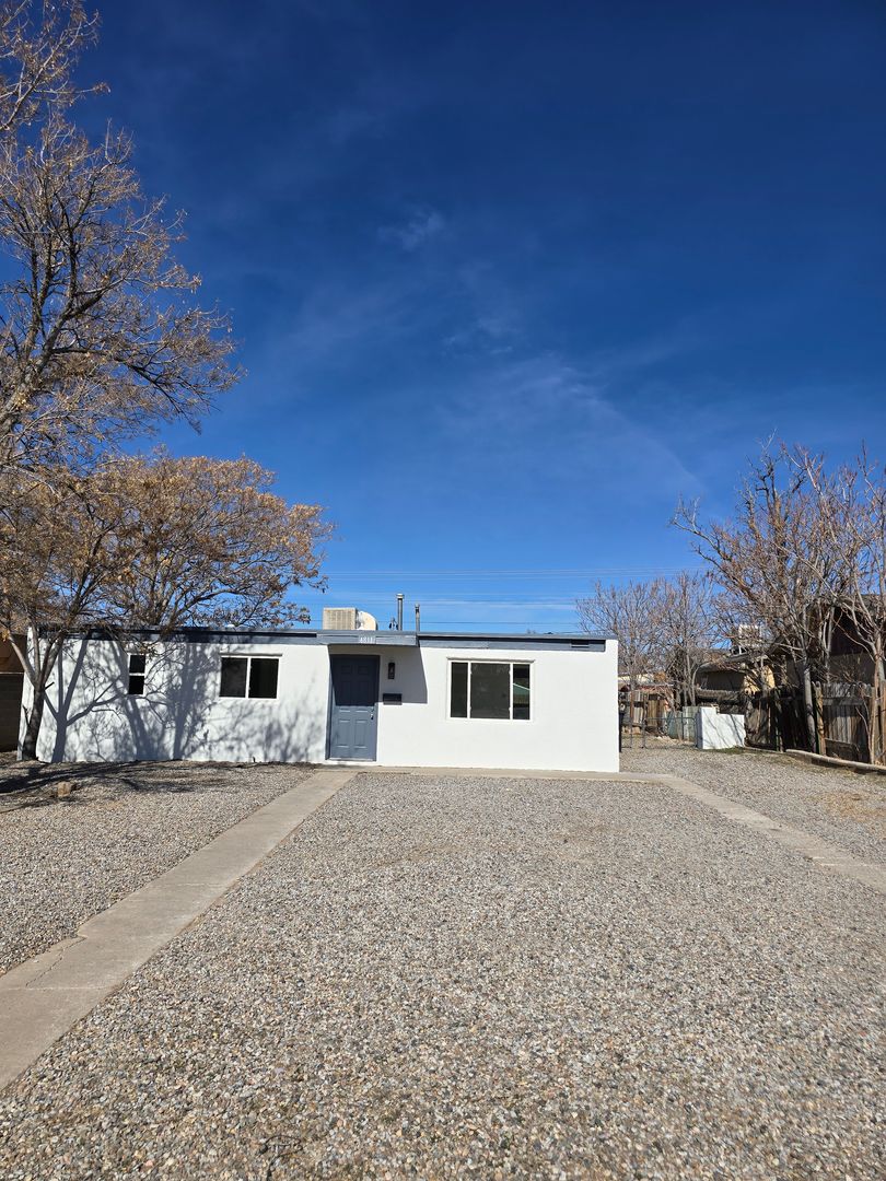 Albuquerque House: 4811 Comanche rd NE