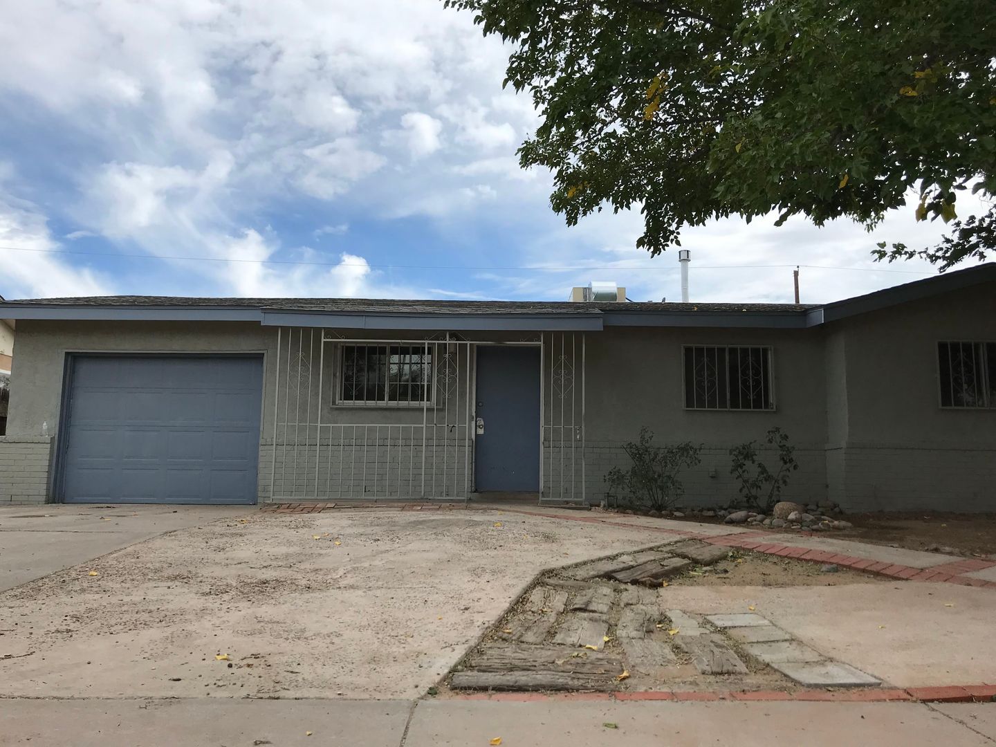 Albuquerque House: 2600 19th St NW