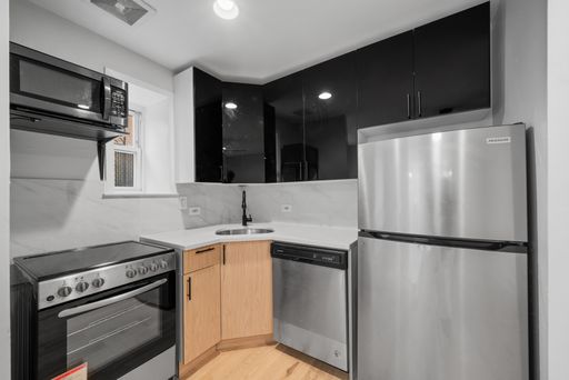 Brand New! In unit laundry, Student lounge, Fitness center and more! 2 min walk to Fordham Campus! – photo 1