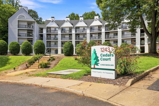Beautifully Updated 1-Bedroom Condo in Prime Charlottesville Location – photo 1