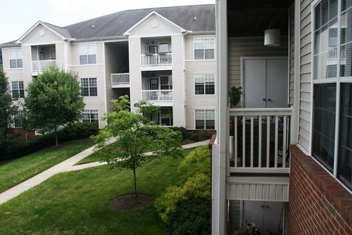 300 Riverbend Drive- 2B **First month FREE!!!** – photo 1