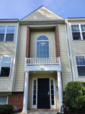 Villas at Southern Ridge - Rare Top Floor End-Unit Condo – photo 1