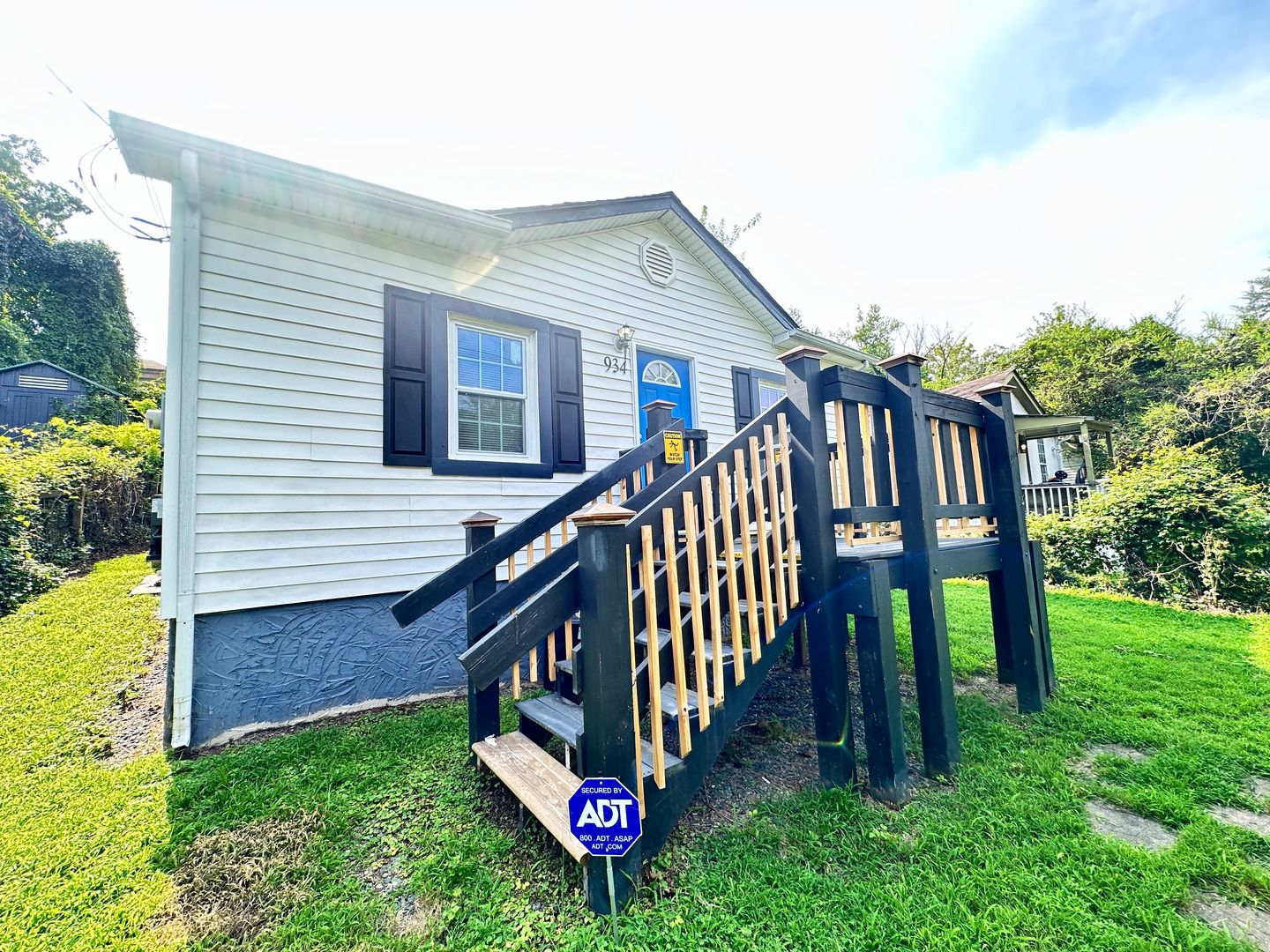 Charlottesville House: 934 5th St SW