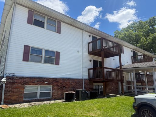 UPDATED! 2 bed 1 bath COZY apartment – photo 1