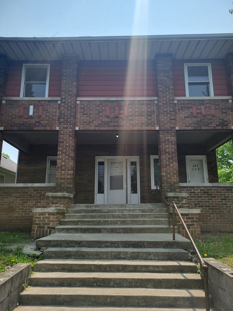 Muncie Apartment: 205 E Willard St