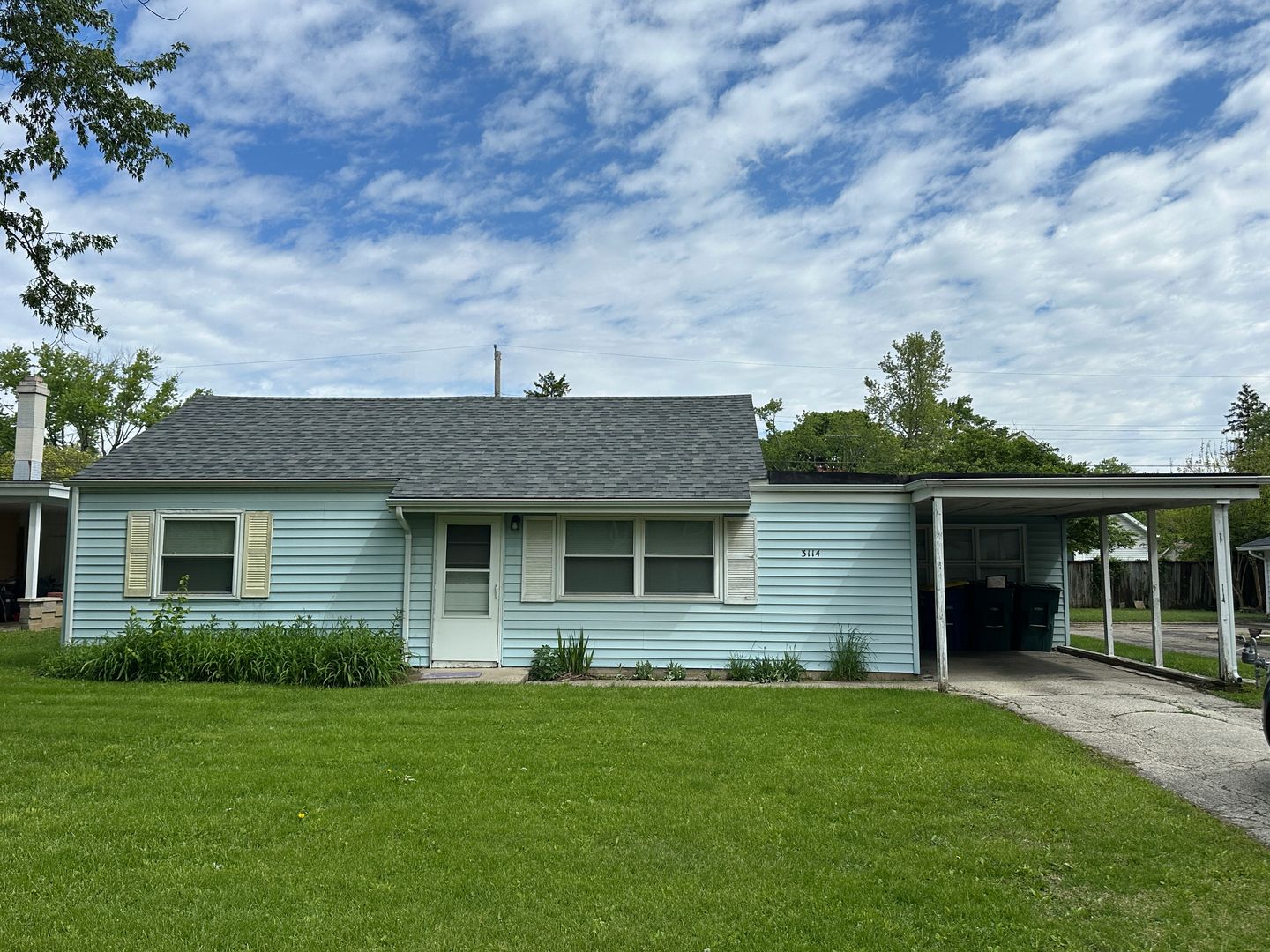 Muncie House: 3114 W Devon Rd