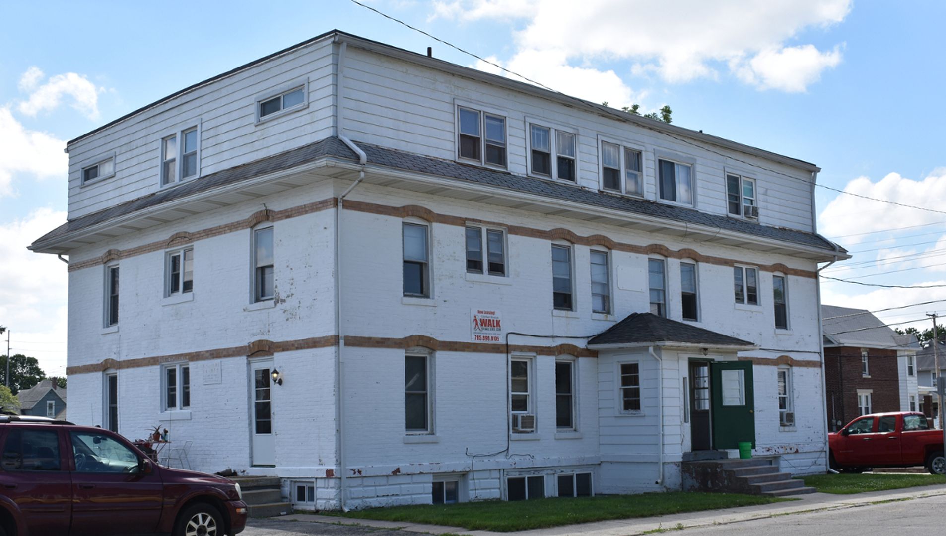 Muncie Apartment: 100 S College Ave