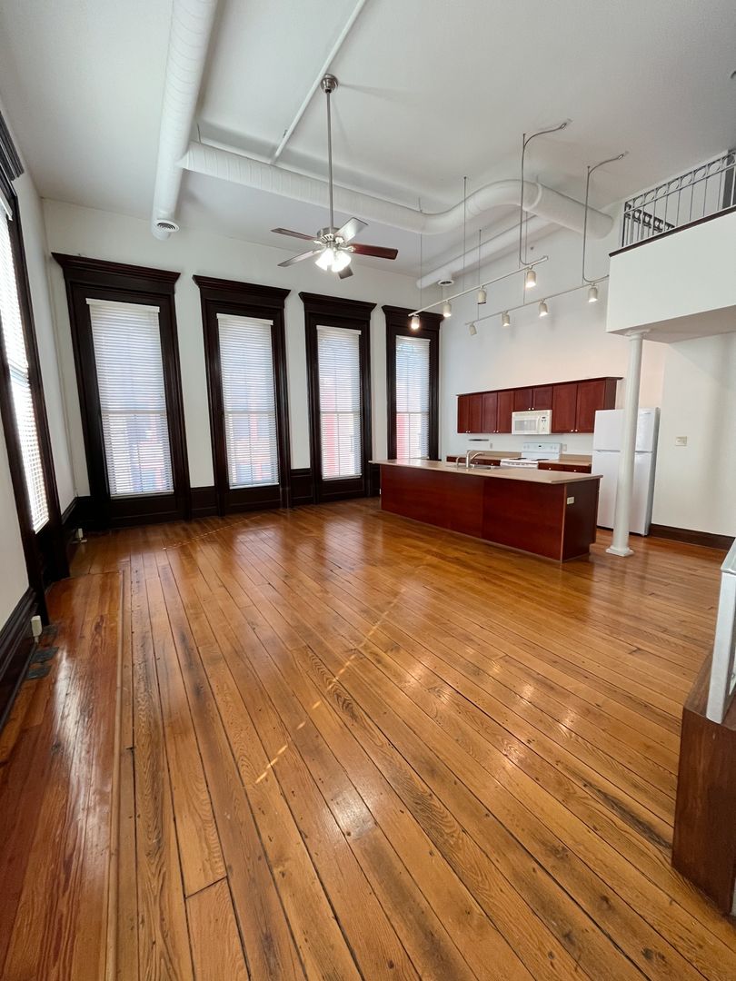 Muncie Apartment: 122 S. Walnut St.