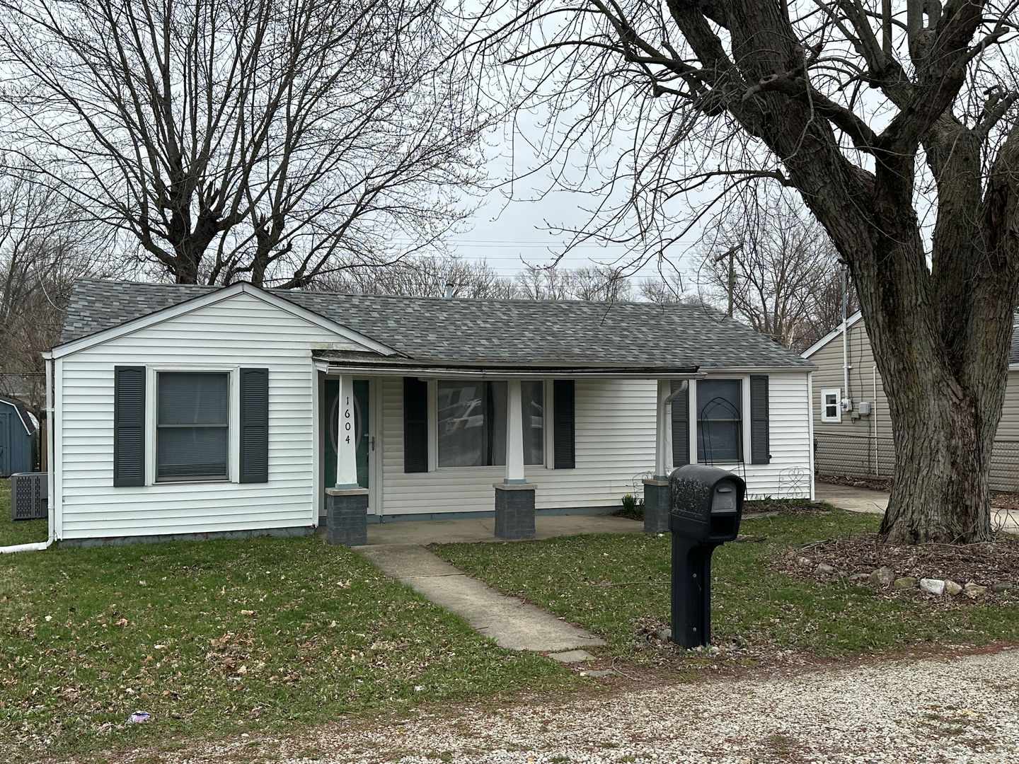 Yorktown House: 1604 S. Oakdale Dr.