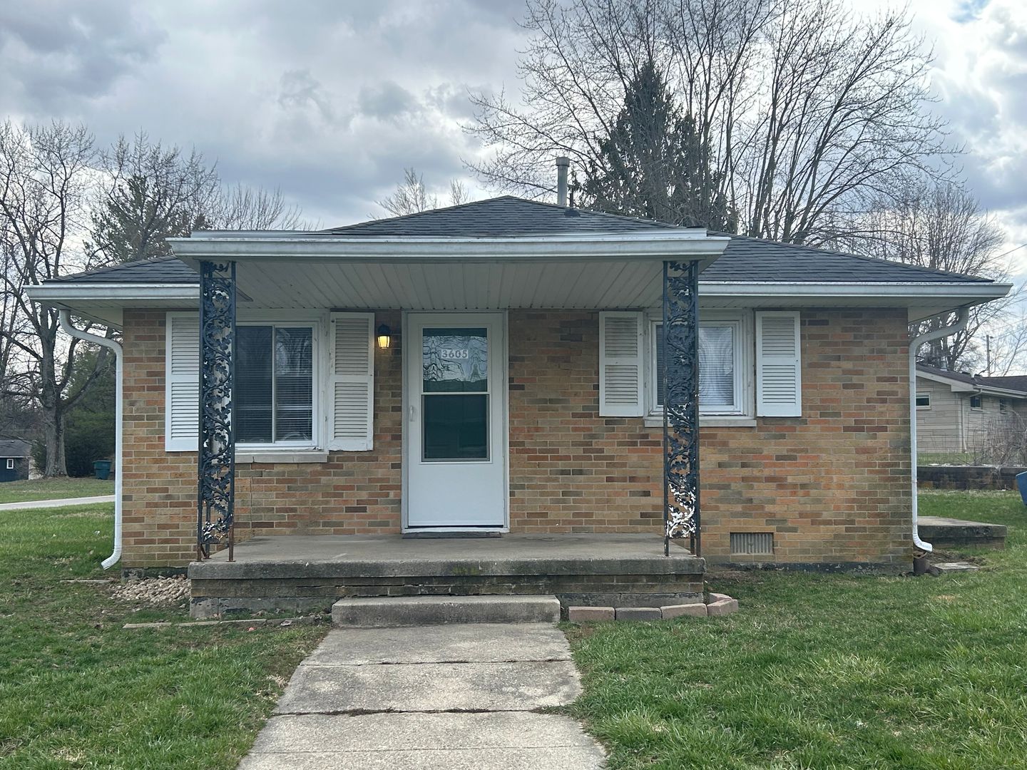 Muncie Apartment: 3605 E Azalea Ln