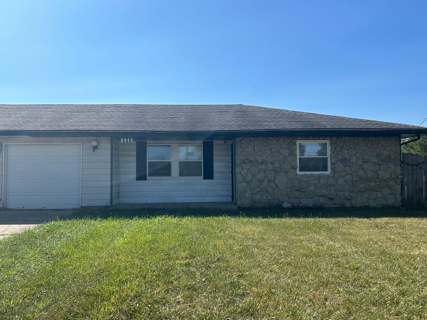 Muncie Apartment: 301-303 S CR 400 E