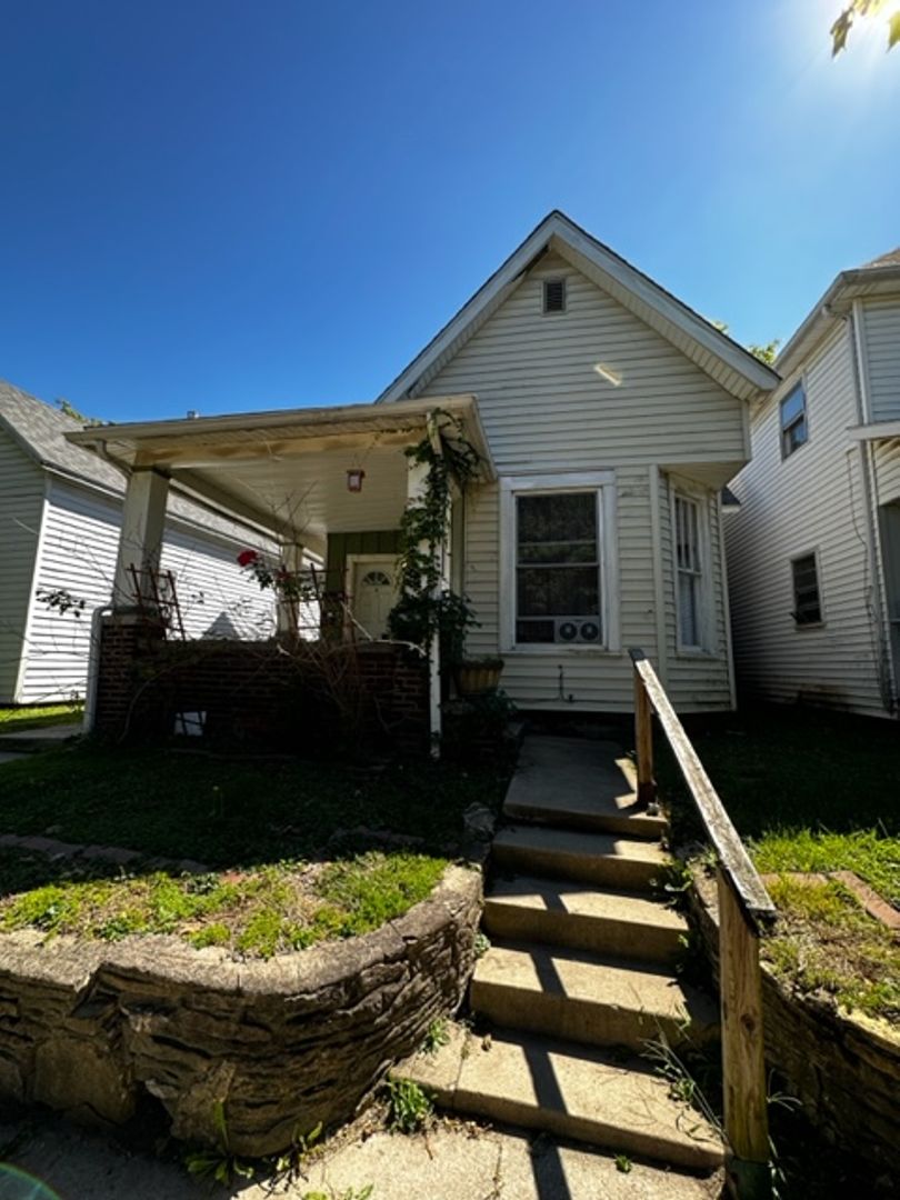 Muncie Apartment: 905 W. Charles St.  - Apt. #C