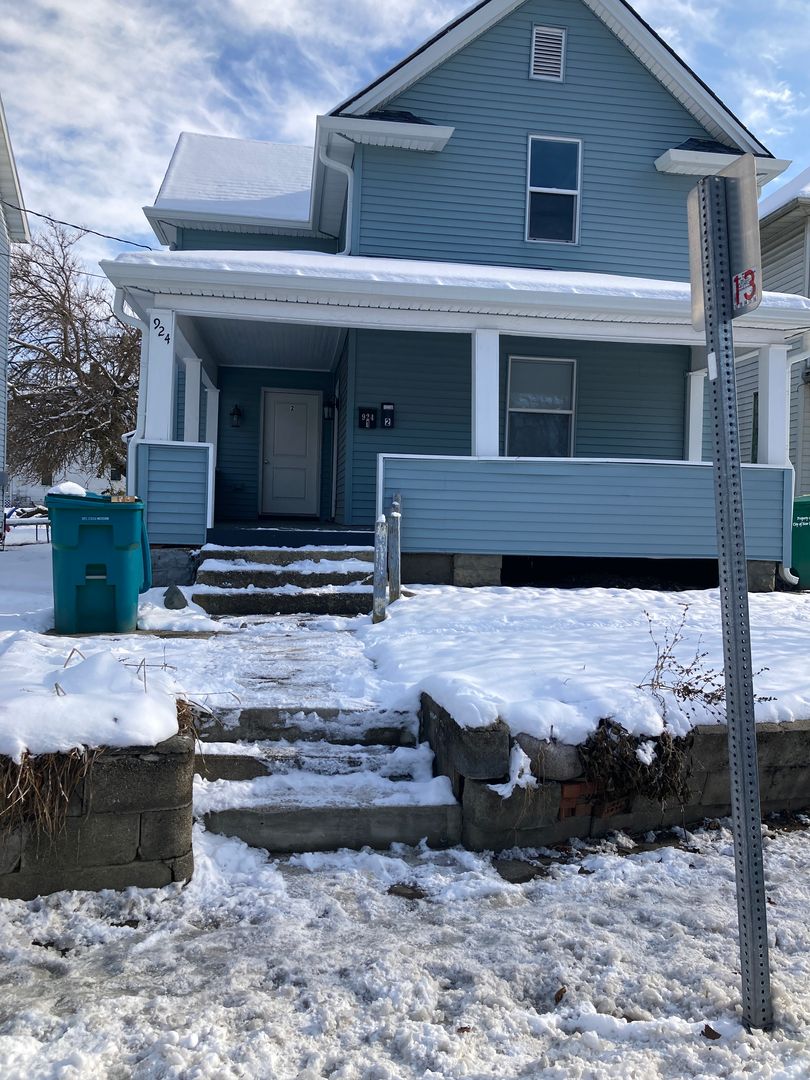 New Castle Apartment: 924 S 14th St