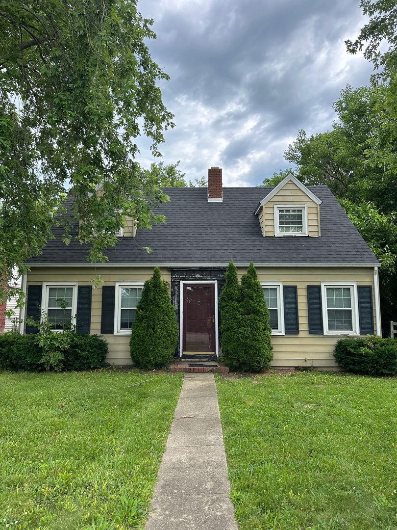 Muncie House: 1712 W Bethel Ave