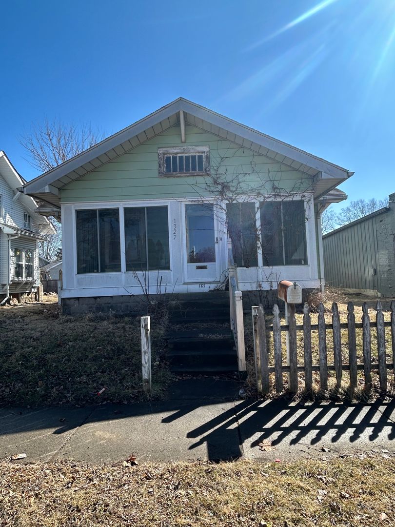 Muncie House: 1327 West Kilgore Avenue