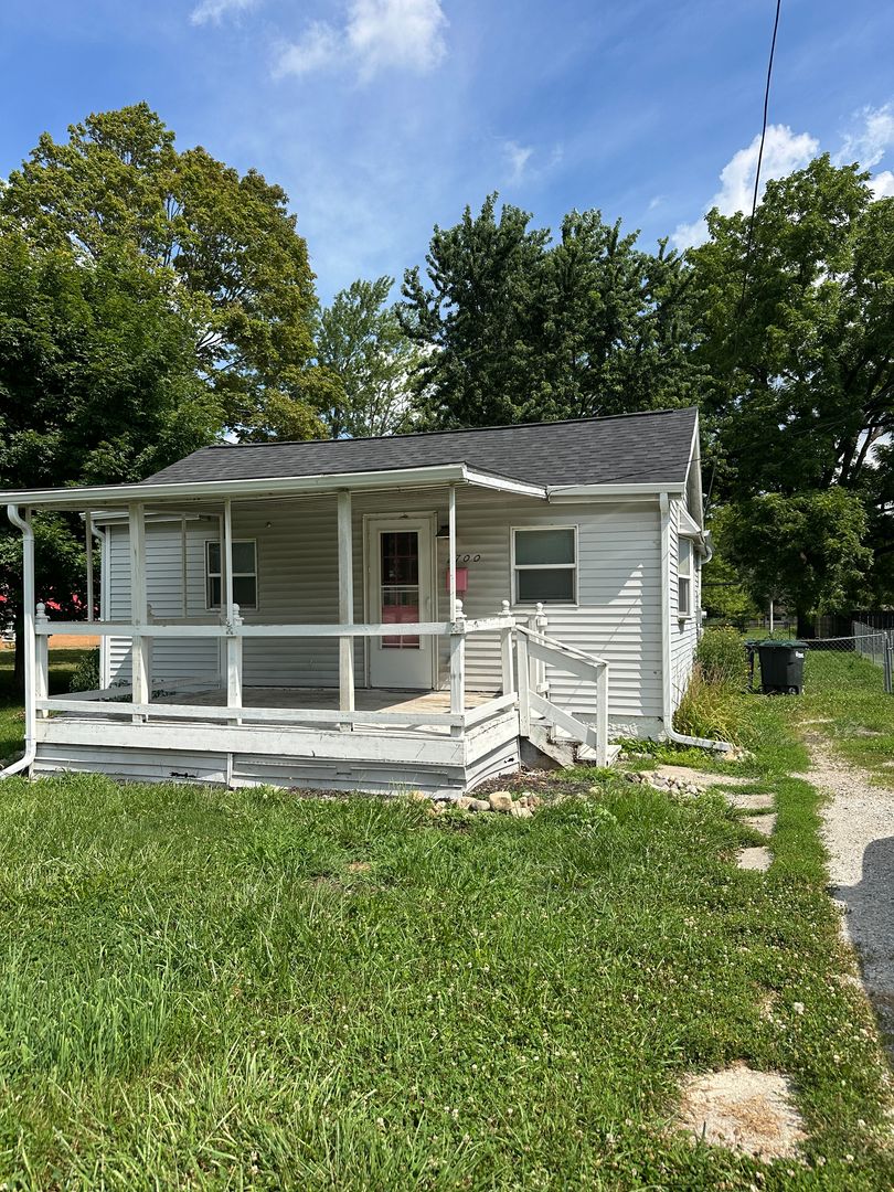 Muncie House: 2700 East Memorial Drive