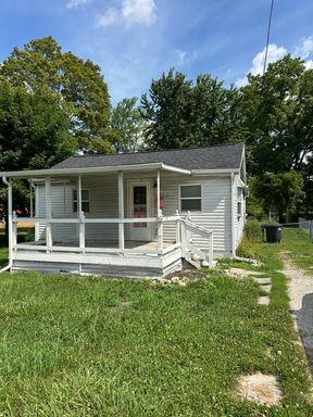 Big Backyard Energy | 1-2BR City House with County Space! – photo 1