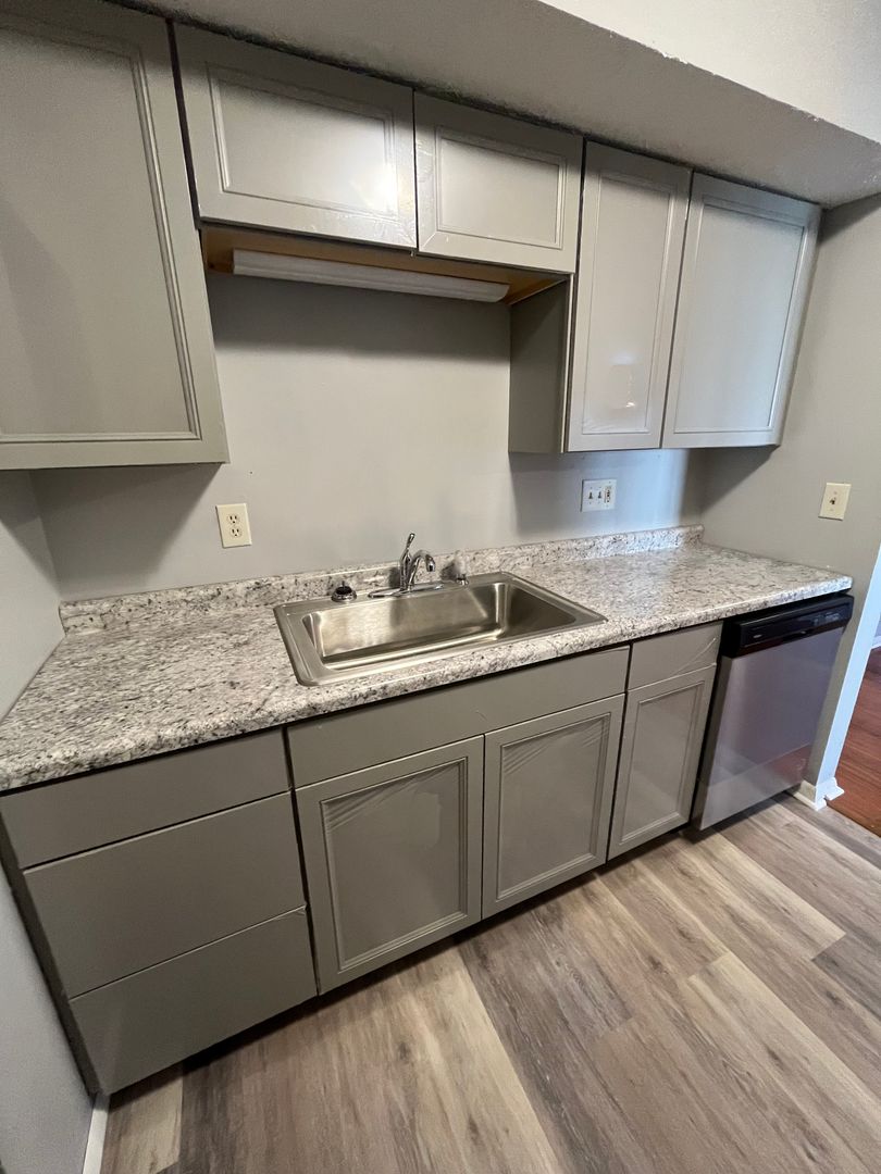 Muncie Apartment: 501- 507 W. Ashland