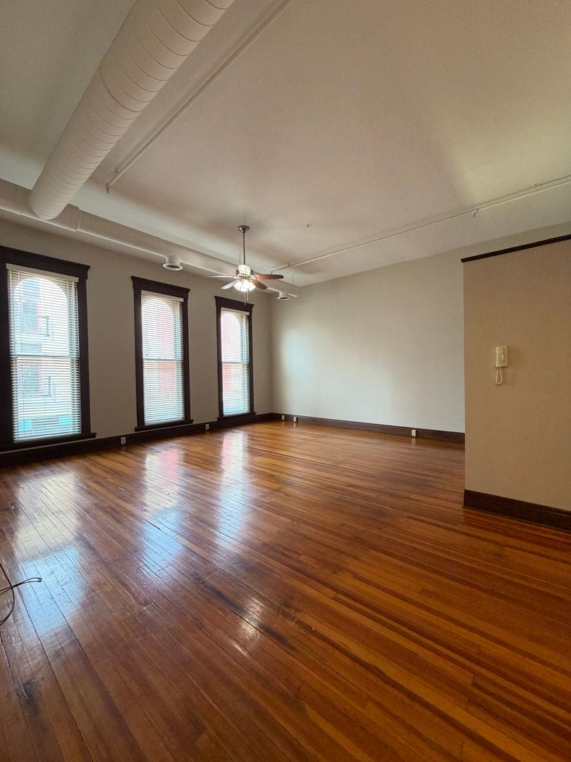 Muncie Apartment: 122 S. Walnut St.
