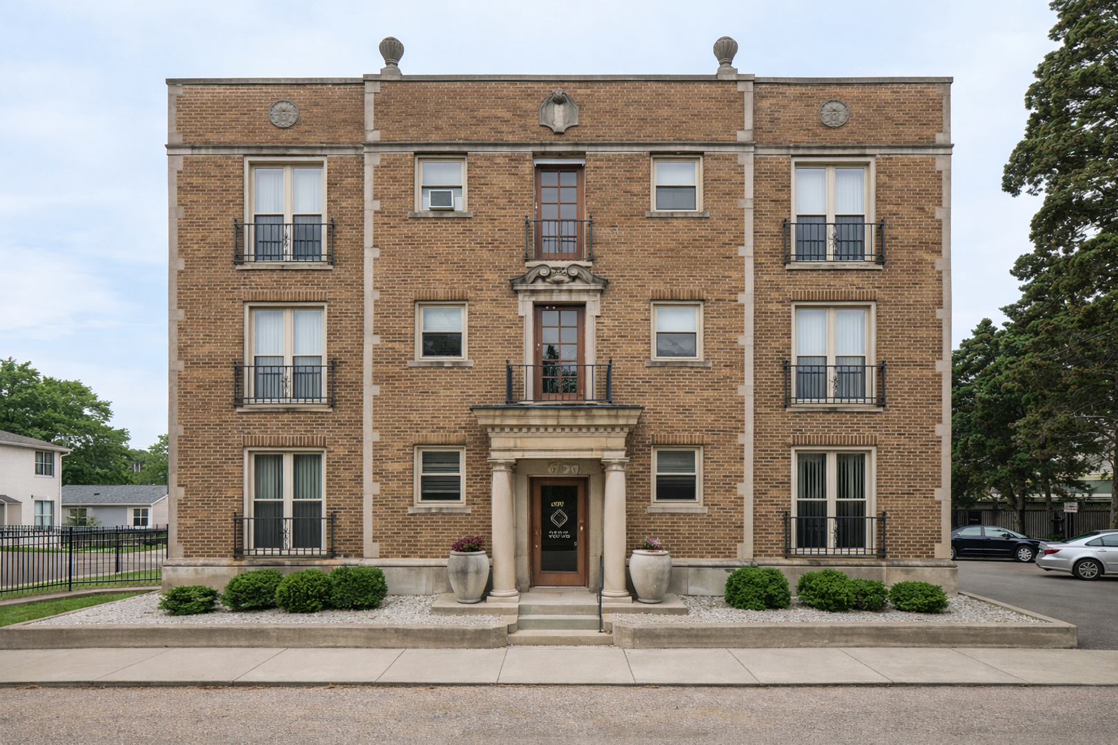 Muncie Apartment: 522 W. Adams St.