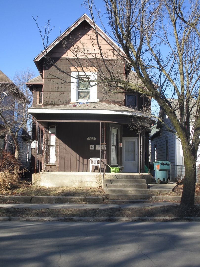 Muncie Apartment: 708 W. Jackson