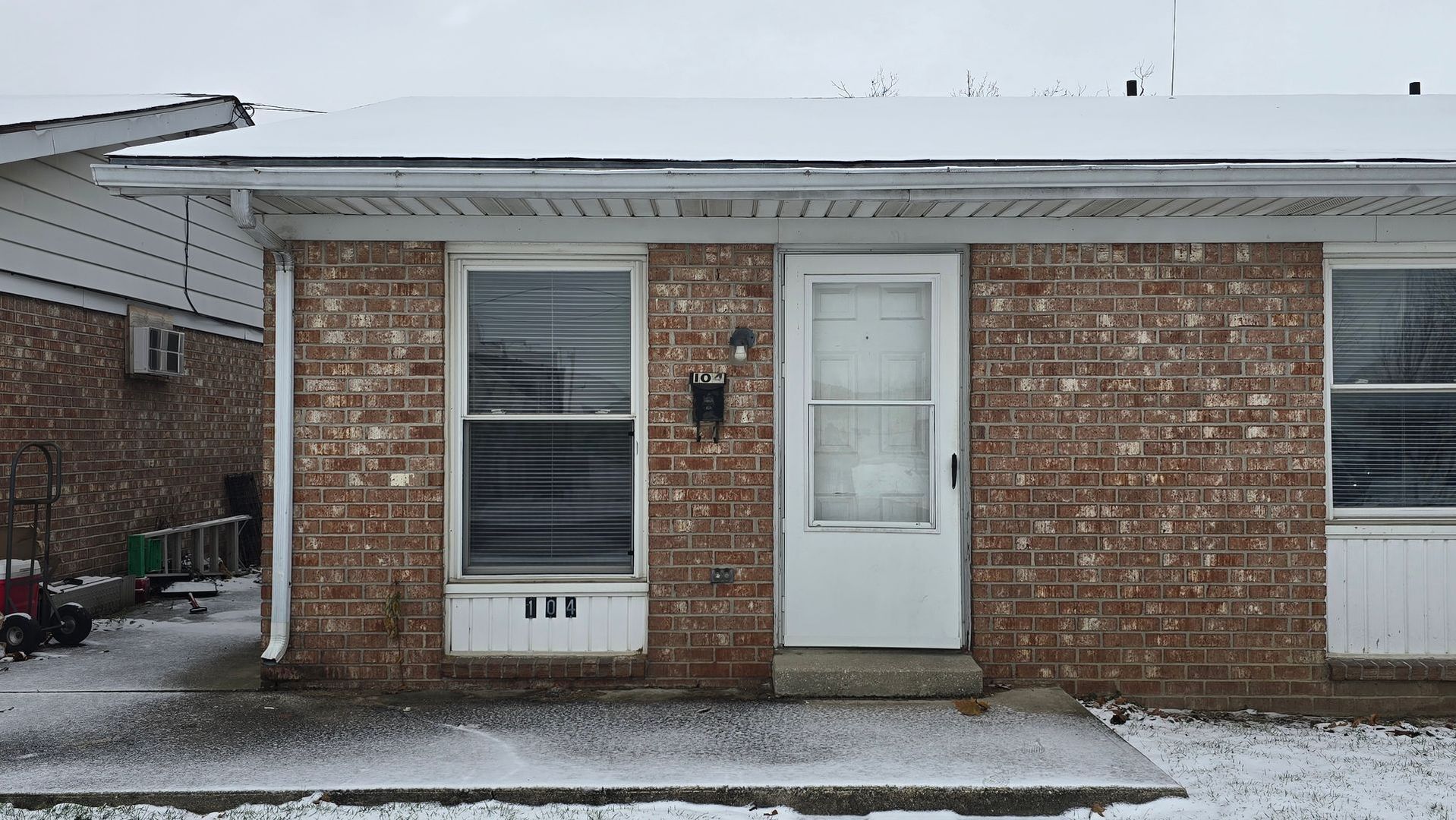 Marion Apartment: 102 S Bradner Ave