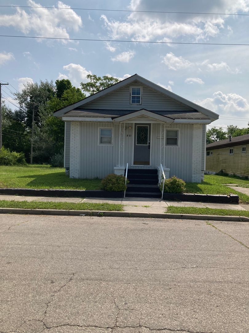 Muncie House: 820 S Blaine St
