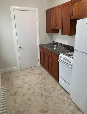 1 bedroom apartment AVAILABLE NOW