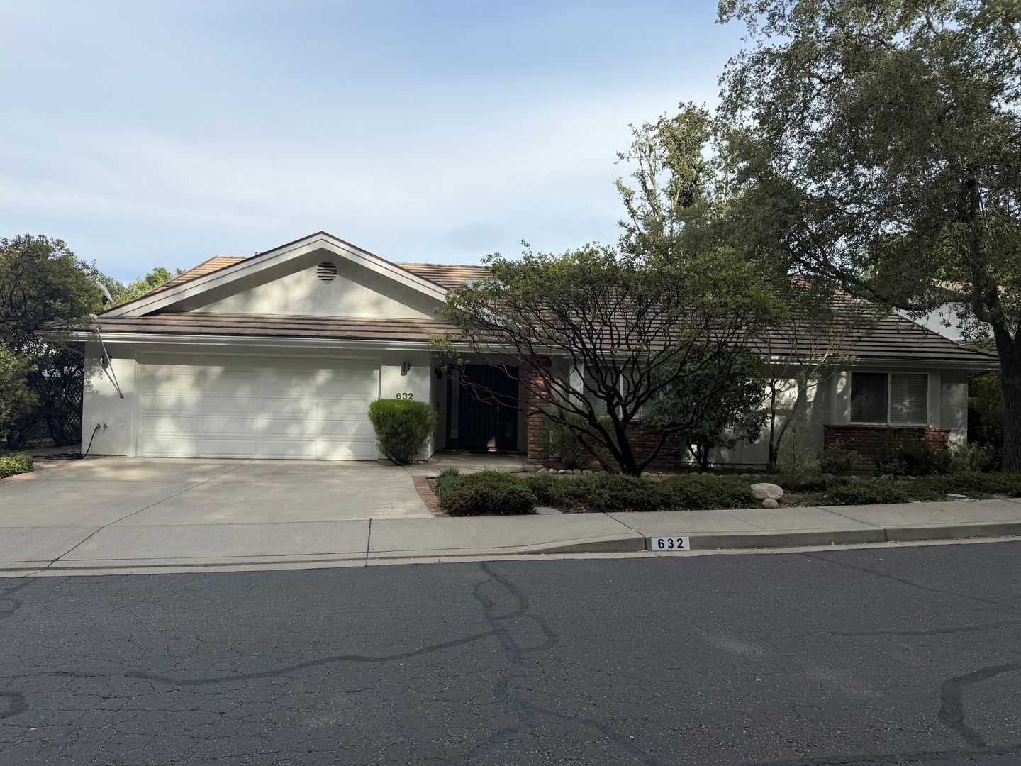 Solvang House: 632 Hillside Dr