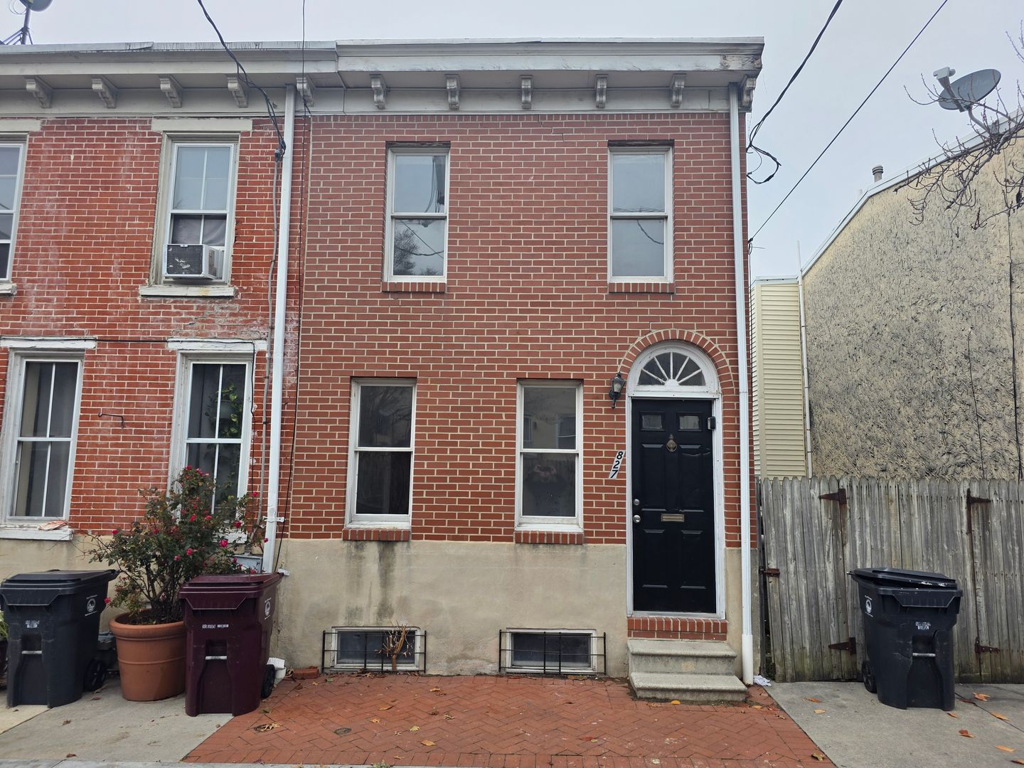 Wilmington Townhome: 827 Windsor St.