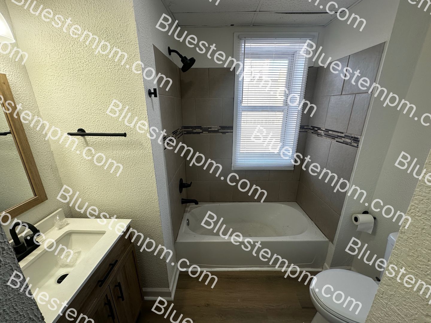 Saint Joseph Apartment: 1115-1117 Felix St