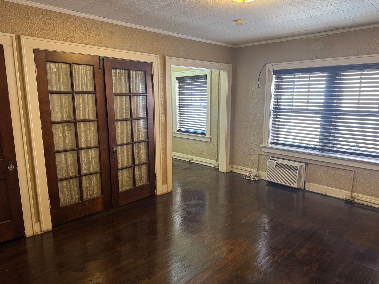 St. Joseph Apartment: 312 N Noyes Blvd.