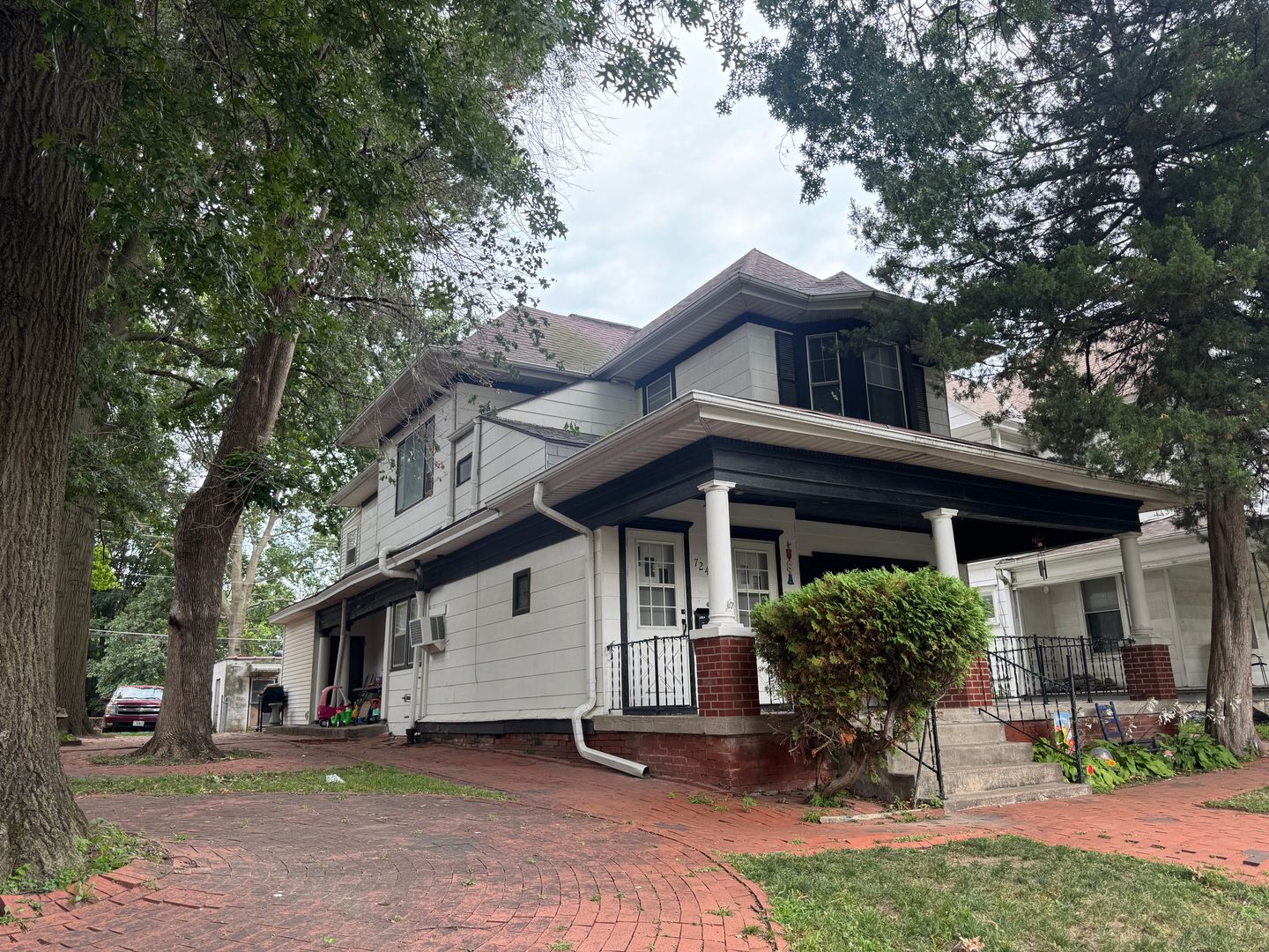St. Joseph Apartment: 724 N 25th St.