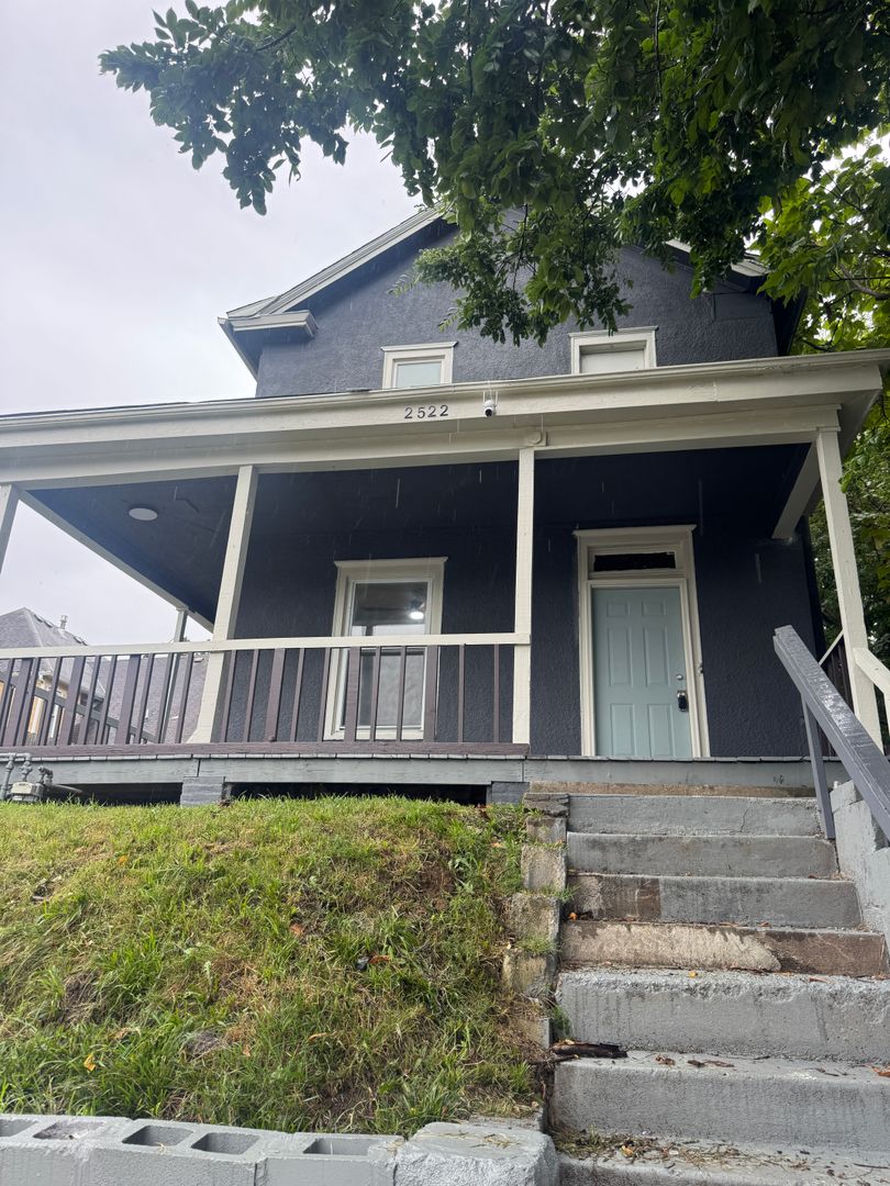 St. Joseph Apartment: 2522 Olive St.