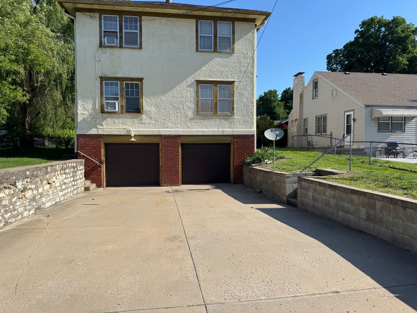 St. Joseph Apartment: 2708 Faraon St.