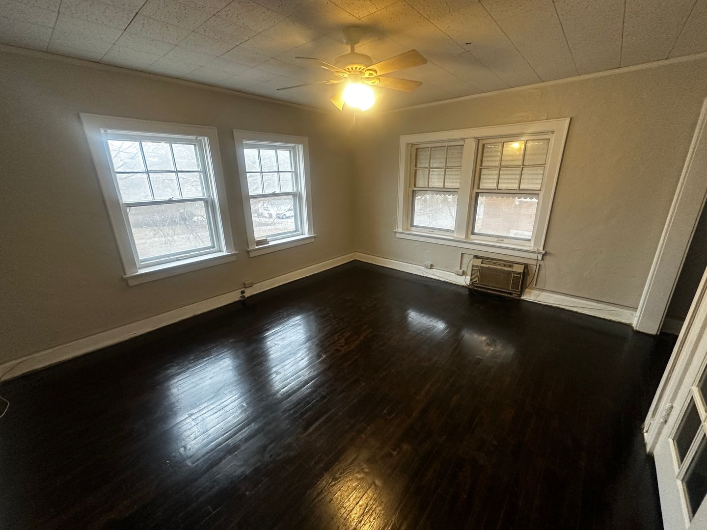 St. Joseph Apartment: 316 N Noyes Blvd.